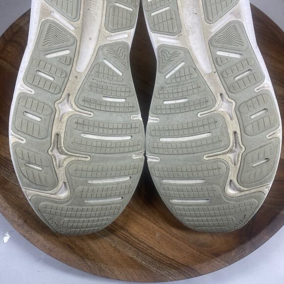 Brooks Ghost Max White Oyster Womens Size 9.5 Athletic Running Shoes 1203951B124 - Picture 8 of 11